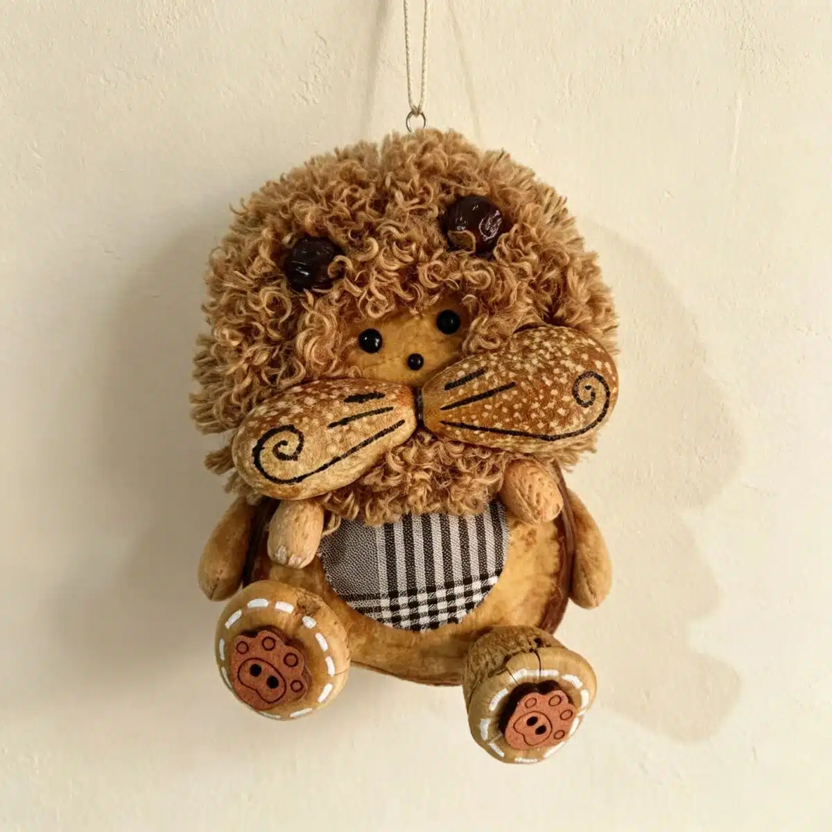 Winston the Gentleman Lion (4) Winston the Gentleman Lion
